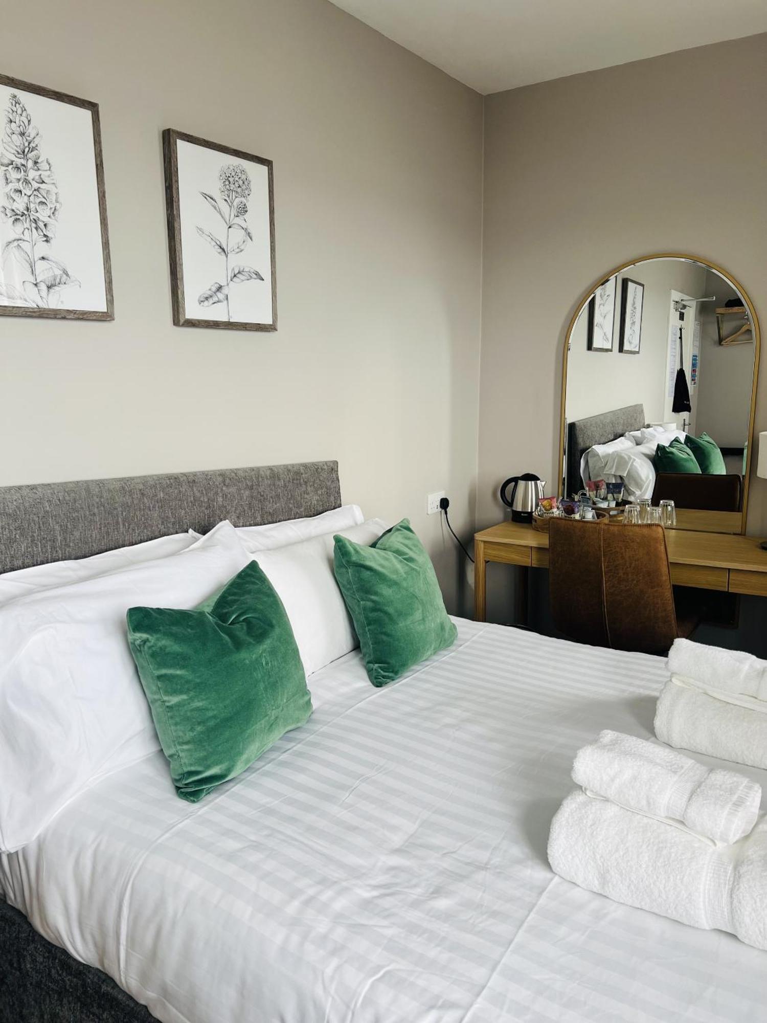 Tuckers Inn Инвергордон Экстерьер фото